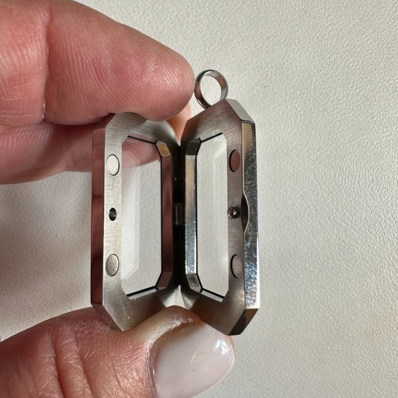 Origami Owl® Silver Heritage Hinged Locket with Swarovski Crystals - NWT - Picture 2 of 3